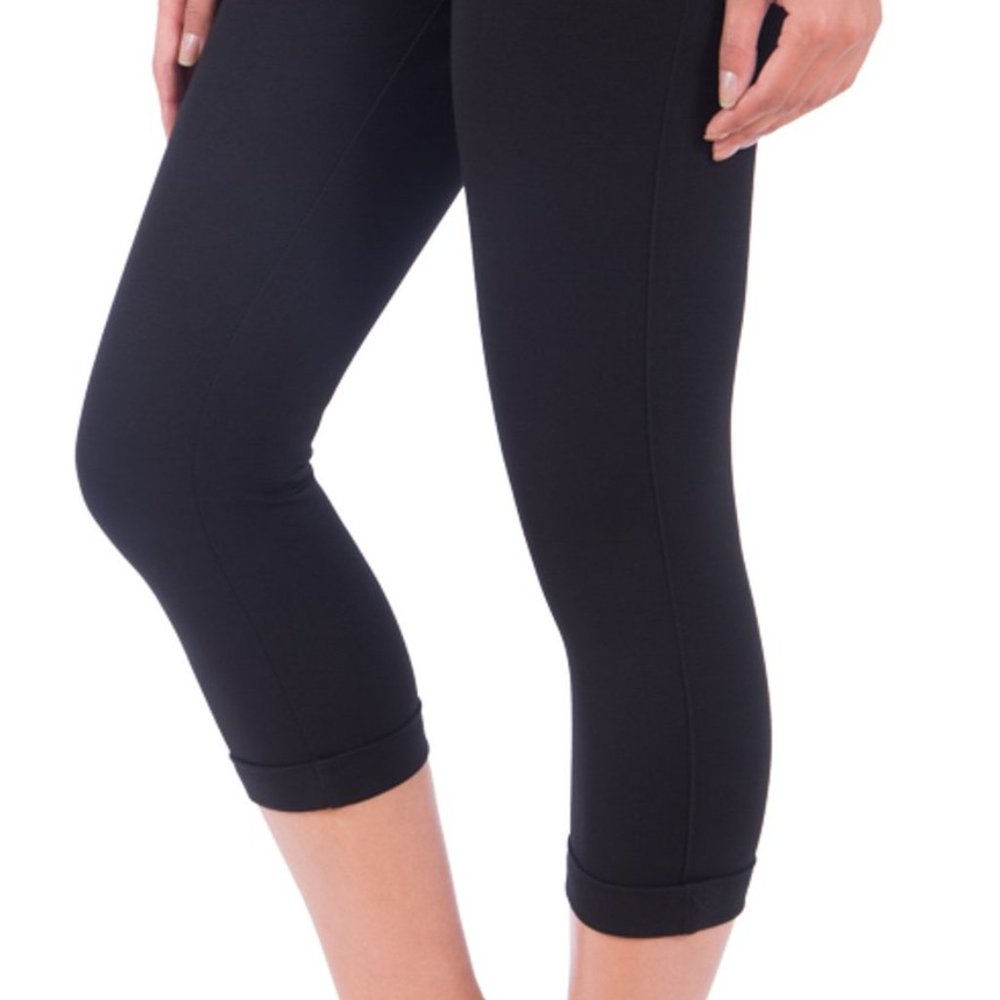 Lola Jeans Michelle Mid Rise Pull On Capri - Jersey Black